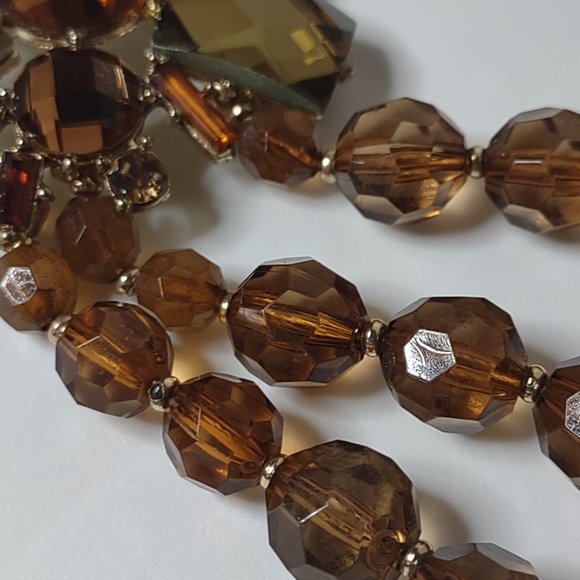 Pretty Asymmetrical Plastic Bead Layered Necklace 20 Inches Long - Picture 11 of 16